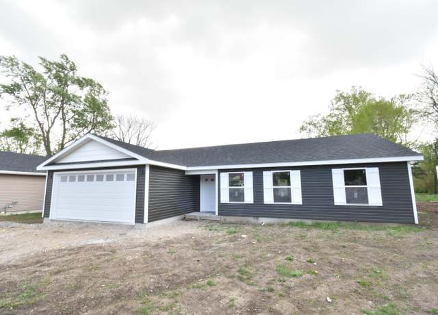 Property at 1022 E 8th St, Fowler, IN 47944, 3 beds, 2 baths