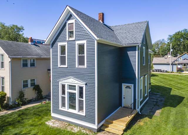 Property at 1304 Union St, Fort Wayne, IN 46802, 3 beds, 2 baths