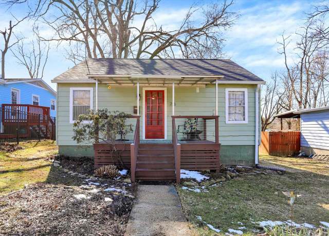 Property at 713 W Wylie St, Bloomington, IN 47403, 2 beds, 1 bath