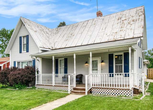 Property at 213 E Fourth St, Milford, IN 46542, 3 beds, 1.5 baths