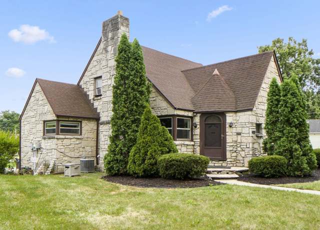 Property at 900 N Van Buren St, Auburn, IN 46706, 4 beds, 1.5 baths