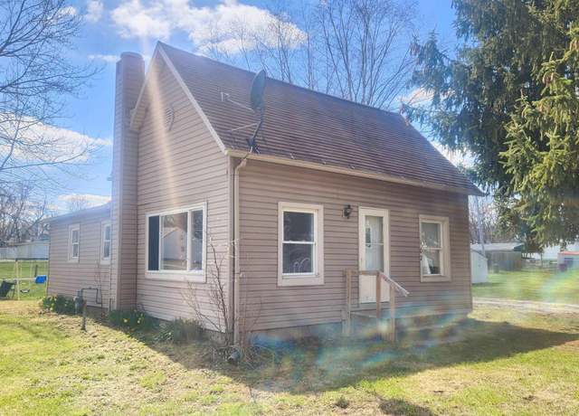 Property at 102 E First St, Cromwell, IN 46732, 2 beds, 1 bath