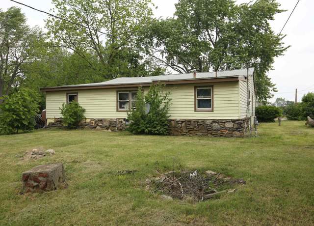 Property at 1325 N Gavin St, Muncie, IN 47303, 3 beds, 1 bath
