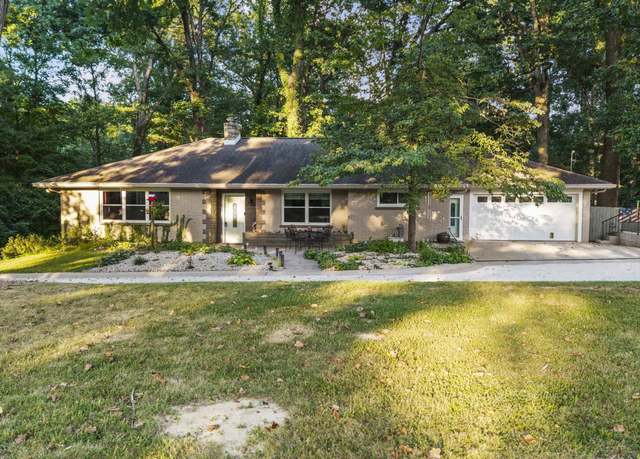 Property at 7201 Holly Dr, Evansville, IN 47712, 3 beds, 3 baths