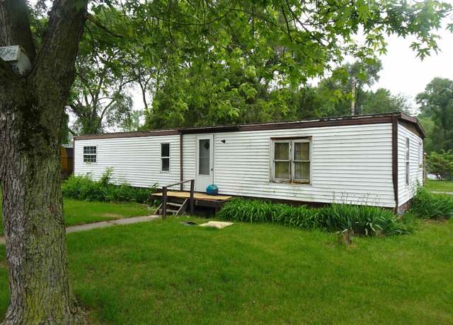 Property at 401 W Giles Ct, Knox, IN 46534, 3 beds, 1 bath