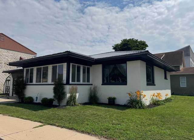 Property at 301 E 8th St, Rochester, IN 46975, 2 beds, 1 bath