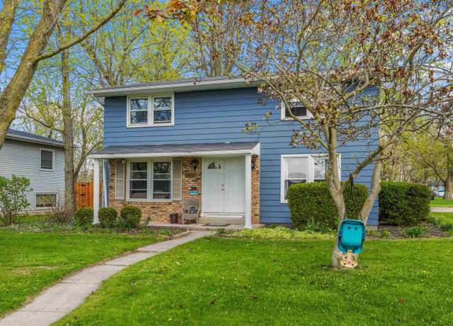 Property at 2410 Inwood Dr, Fort Wayne, IN 46815, 4 beds, 2 baths