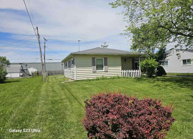 Property at 1612 W Stirling Dr, Muncie, IN 47303, 2 beds, 1 bath