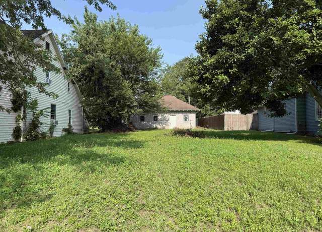 Property at 2006 Central Ave, Anderson, IN 46016, 1 bed, 0.5 baths