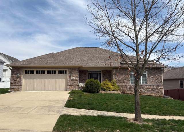 Property at 1511 Andrew Circle Cir, Bloomington, IN 47401, 4 beds, 3.5 baths