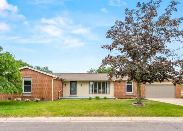 Property at 722 Biscayne Ave, Warsaw, IN 46580, 4 beds, 2.5 baths