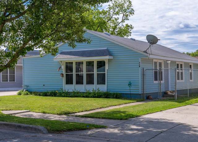 Property at 207 Palau Ave, Mishawaka, IN 46545, 3 beds, 1 bath