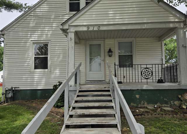 Property at 910 Ridgeway Ave, Vincennes, IN 47591, 4 beds, 1 bath