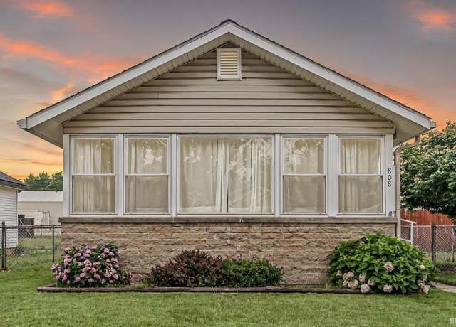 Property at 808 W Marion St, Mishawaka, IN 46545, 2 beds, 1 bath