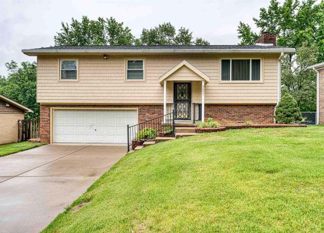 Property at 5601 West Haven Dr, Evansville, IN 47720, 3 beds, 2 baths