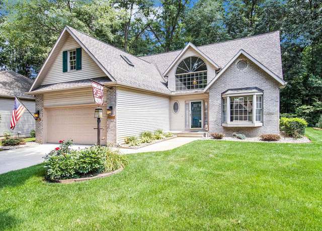 Property at 2208 Woodland Ct, Elkhart, IN 46514, 3 beds, 2.5 baths
