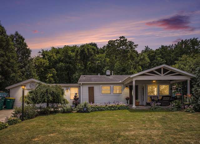 Property at 307 S Kings Ct, Mishawaka, IN 46544, 3 beds, 1 bath