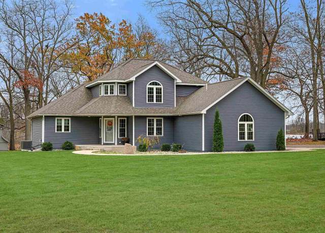 Property at 13660 N Eastshore Dr, Syracuse, IN 46567, 4 beds, 3.5 baths