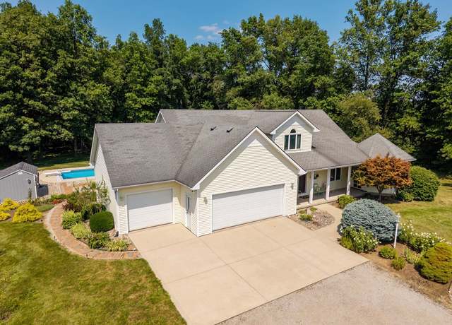 Property at 5819 Monroeville Rd, Fort Wayne, IN 46816, 3 beds, 2.5 baths