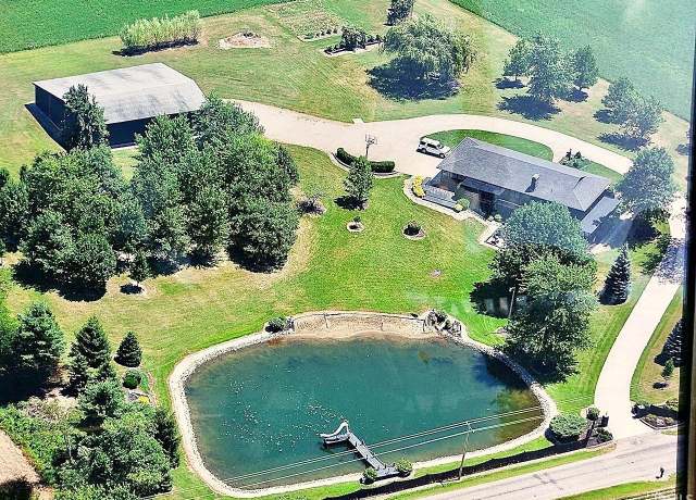 Property at 17632 Fogel Rd, Churubusco, IN 46723, 4 beds, 2.5 baths