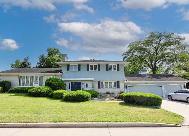 Property at 1040 Somerset Ln, Fort Wayne, IN 46805, 4 beds, 3 baths