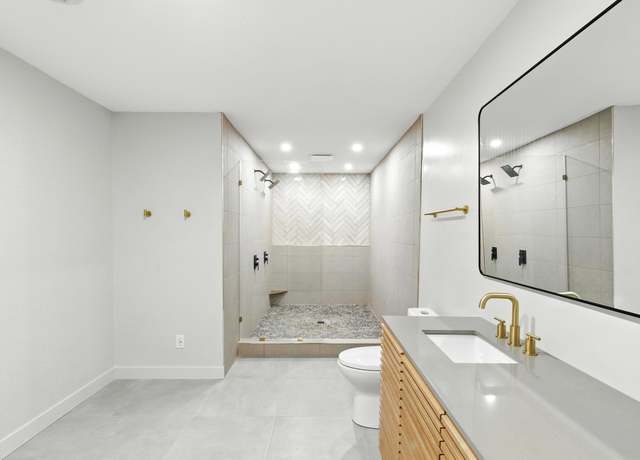 Property at 6511 W Cromwell Rd, Kimmell, IN 46760, 4 beds, 2.5 baths