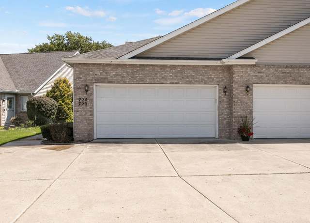 Property at 724 Maple St, Mishawaka, IN 46545, 2 beds, 2 baths