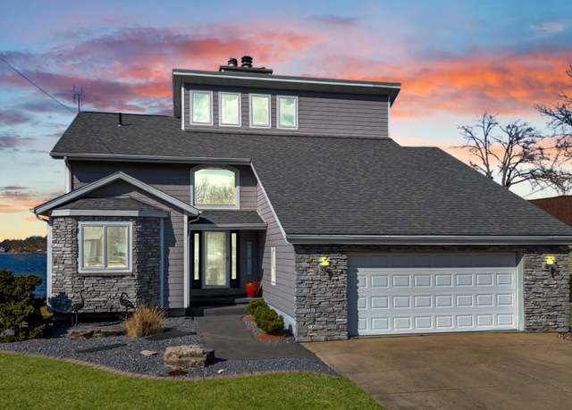 Property at 506 E Medusa St, Syracuse, IN 46567, 4 beds, 3.5 baths
