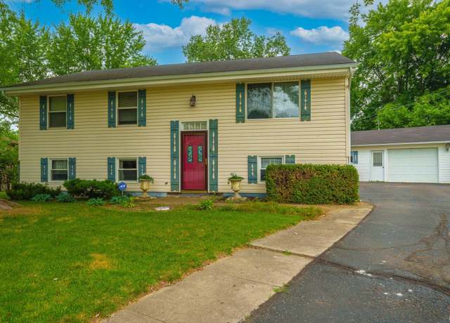 Property at 108 Versailles Ct, Kokomo, IN 46902, 3 beds, 2 baths