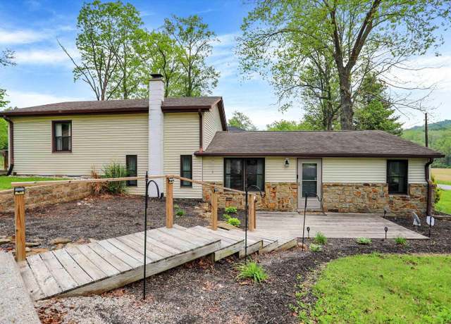 Property at 10972 W Old Nashville Rd, Columbus, IN 47201, 3 beds, 2 baths
