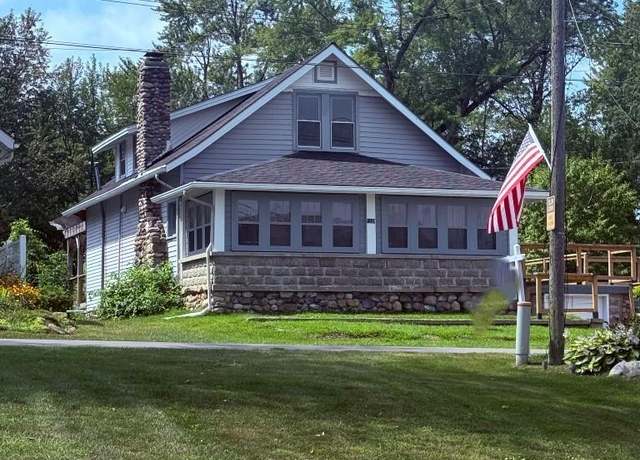 Property at 1228 N Main St, Kewanna, IN 46939, 3 beds, 2 baths