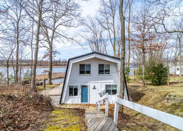 Property at 4385 W Orland Rd, Angola, IN 46703, 3 beds, 2 baths