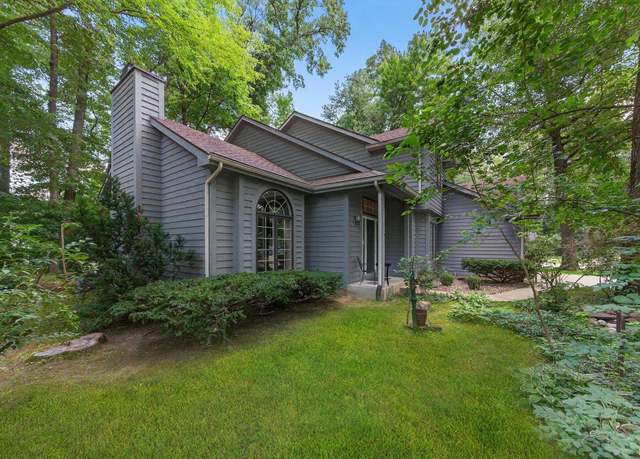 Property at 11633 Oakwood Ln, Granger, IN 46530, 3 beds, 2.5 baths