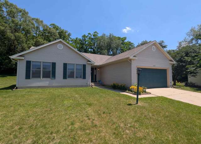 Property at 18086 Courtland Dr, South Bend, IN 46637, 3 beds, 2 baths