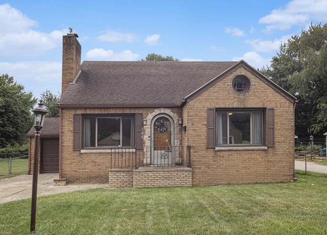 Property at 135 Ray St, Mishawaka, IN 46544, 2 beds, 2 baths
