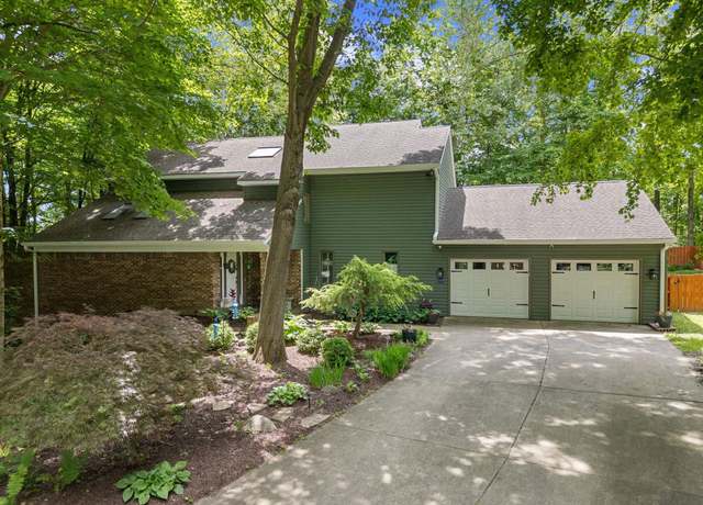 Property at 1320 Castle Dr, Lafayette, IN 47905, 4 beds, 3.5 baths