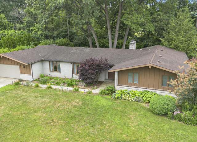 Property at 20700 S Gatehouse Dr, South Bend, IN 46637, 4 beds, 2.5 baths