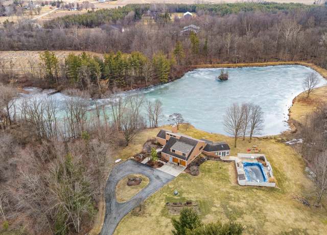 Property at 8946 N 300 W, Huntington, IN 46750, 5 beds, 3.5 baths
