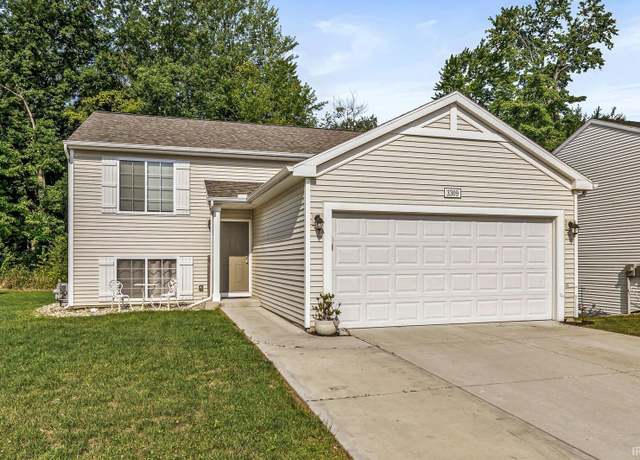 Property at 3309 W Chapel Hill Dr, Mishawaka, IN 46545, 3 beds, 2 baths