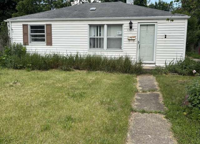Property at 1329 Eastbrook Dr, South Bend, IN 46616, 2 beds, 1 bath