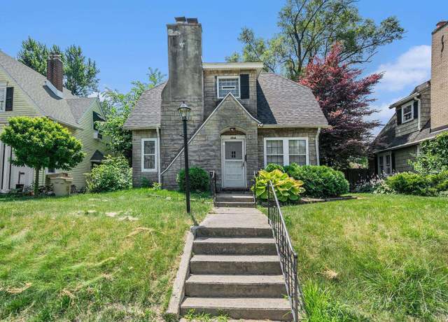 Property at 1014 E Oakside St, South Bend, IN 46614, 4 beds, 1.5 baths