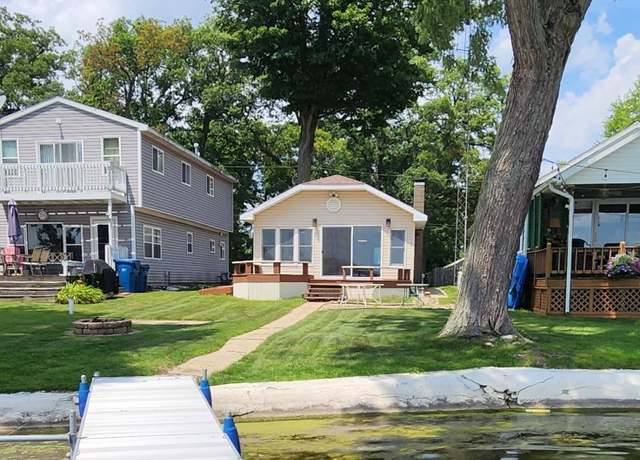 Property at 8121 N Tippecanoe Dr, Walkerton, IN 46574, 2 beds, 1 bath