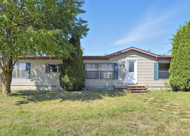Property at 428 Merchant St, Bluffton, IN 46714, 3 beds, 2 baths