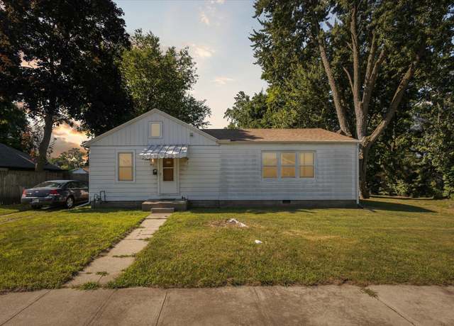 Property at 913 W Hubbard Ave, Elkhart, IN 46516, 2 beds, 1 bath
