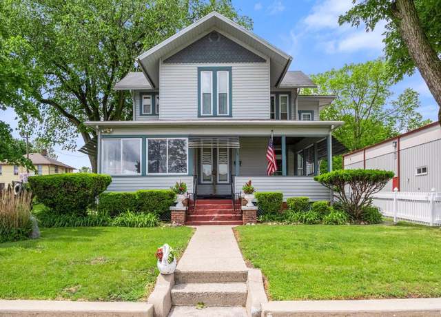 Property at 111 N State St, South Whitley, IN 46787, 4 beds, 2 baths