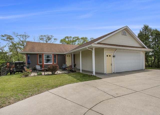 Property at 52400 Country Acres Dr, Elkhart, IN 46514, 5 beds, 3 baths