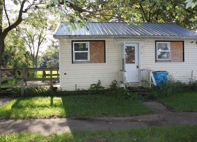 Property at 8 S Mccormick St, Hamlet, IN 46532, 2 beds, 1 bath