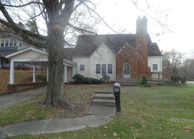 Property at 467 E Main St, Bloomfield, IN 47424, 3 beds, 1.5 baths