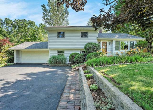 Property at 16368 Petro Dr, Mishawaka, IN 46544, 3 beds, 2 baths