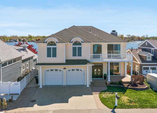 Property at 11732 N Sunrise Dr, Syracuse, IN 46567, 5 beds, 4.5 baths